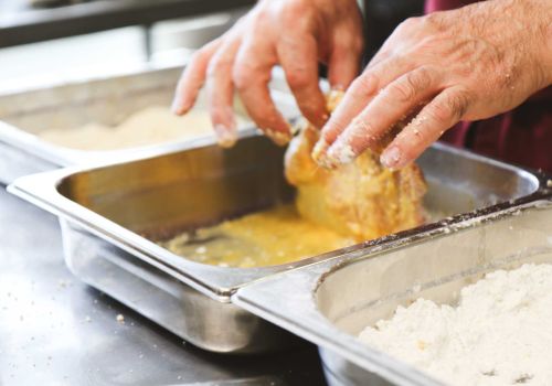 Arbeitsprozess Schnitzel Panade